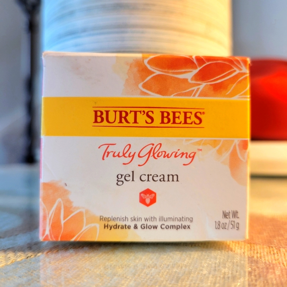 BURT'S BEES GLOWING JELL CREAM